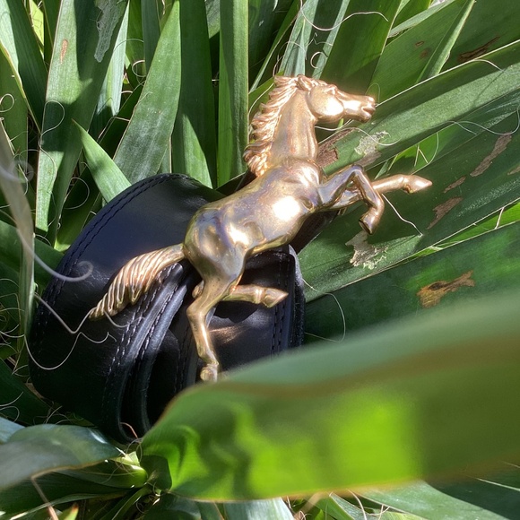 Vintage Gold Tone Running Horse Belt - Picture 2 of 11